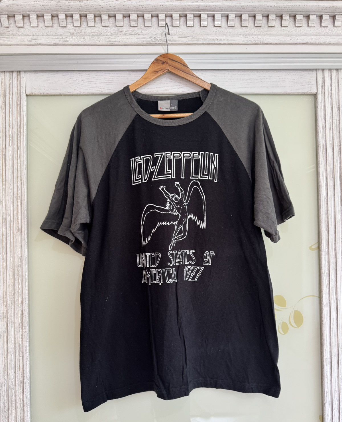 Zeppelin Vintage Led Zeppelin 2000 Usa 1997 T Shirt Rare Tee Hoodie, Sweatshirt | PodTeesHub.com