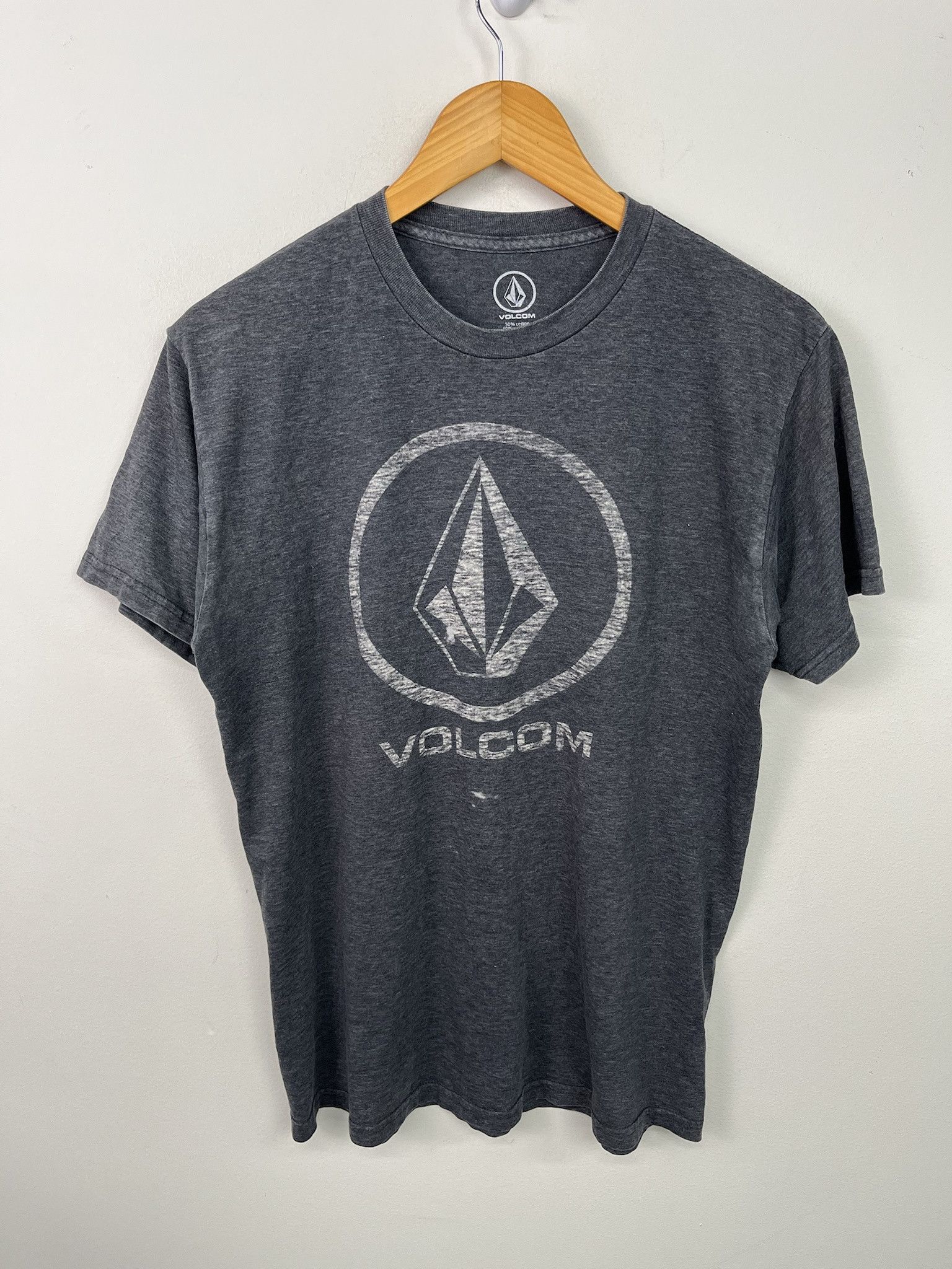 Vintage Volcom Logo Size M T-Shirts, Hoodie, Sweatshirt