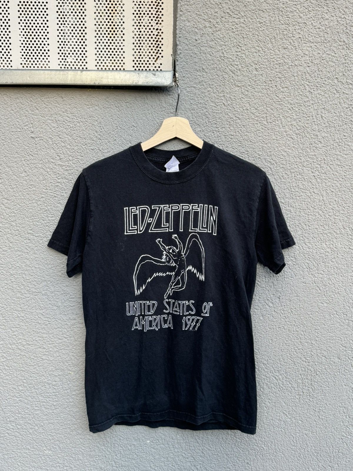 Led Zeppelin X Vintage Vintage Led Zeppelin 2000 T Shirt Hoodie, Sweatshirt | PodTeesHub.com