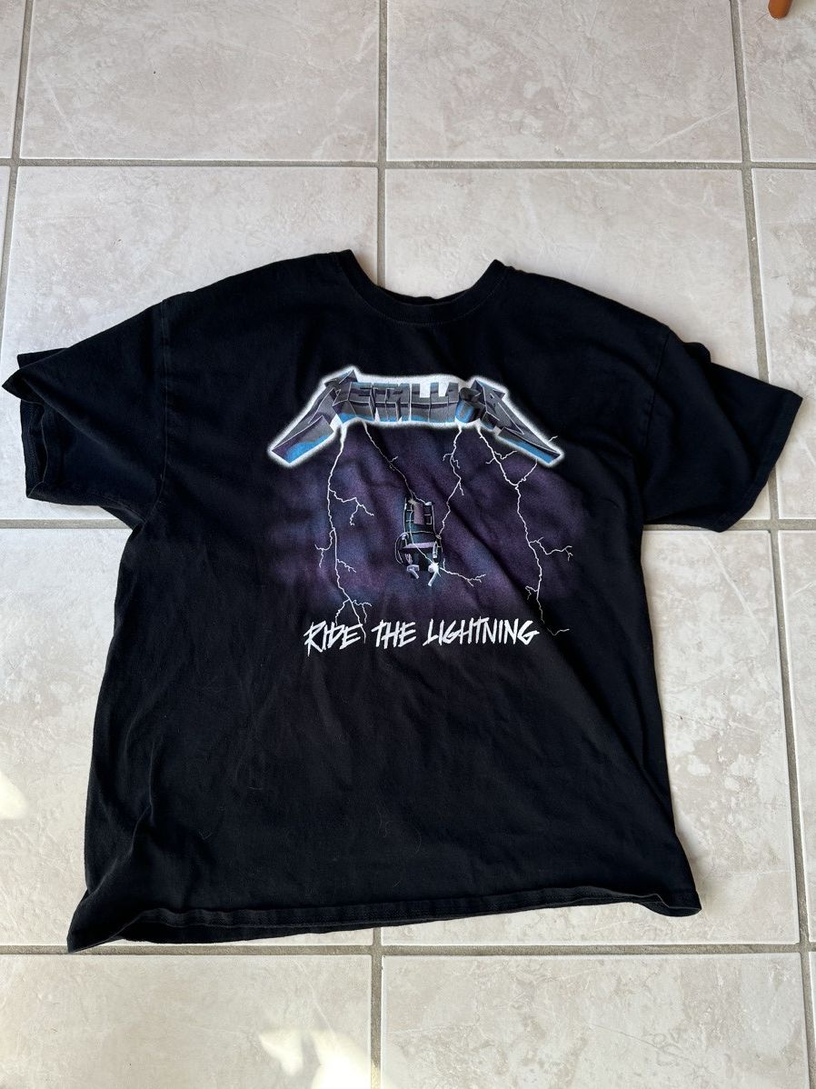Metallica Ride The Lightning Graphic Band Tee Black Size Xl Hoodie, Sweatshirt | PodTeesHub.com