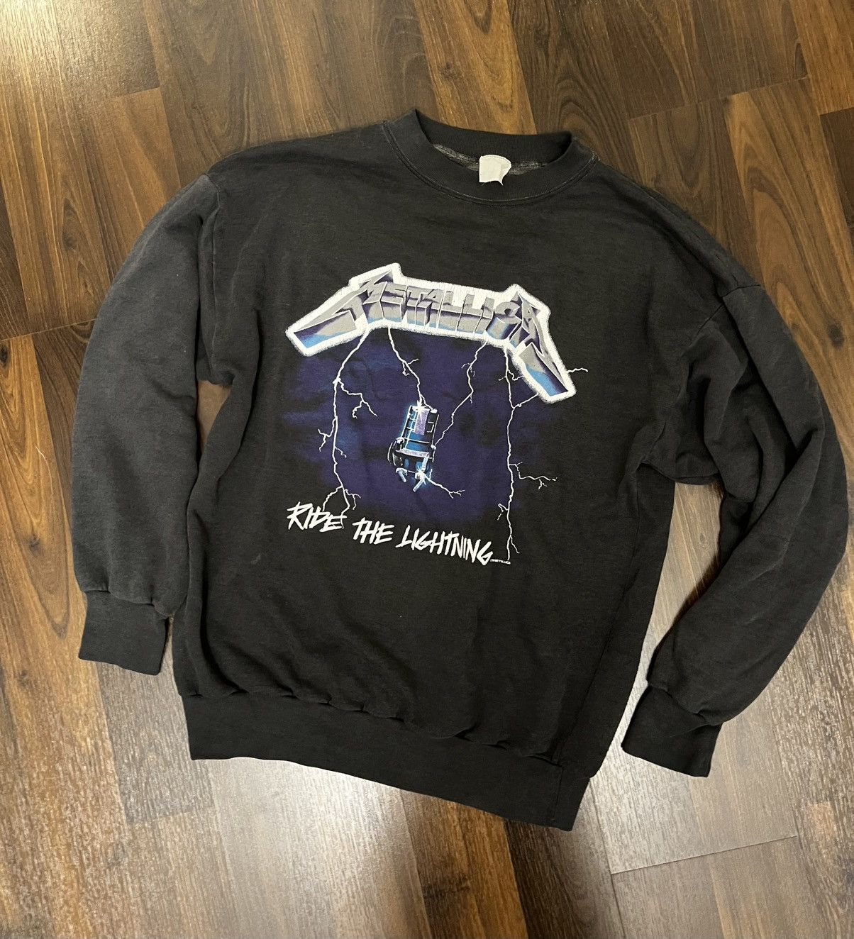Metallica Vintage Late 80s Early 90s Metallica Ride The Lightning Crew T-Shirts, Hoodie, Sweatshirt | PodTeesHub.com