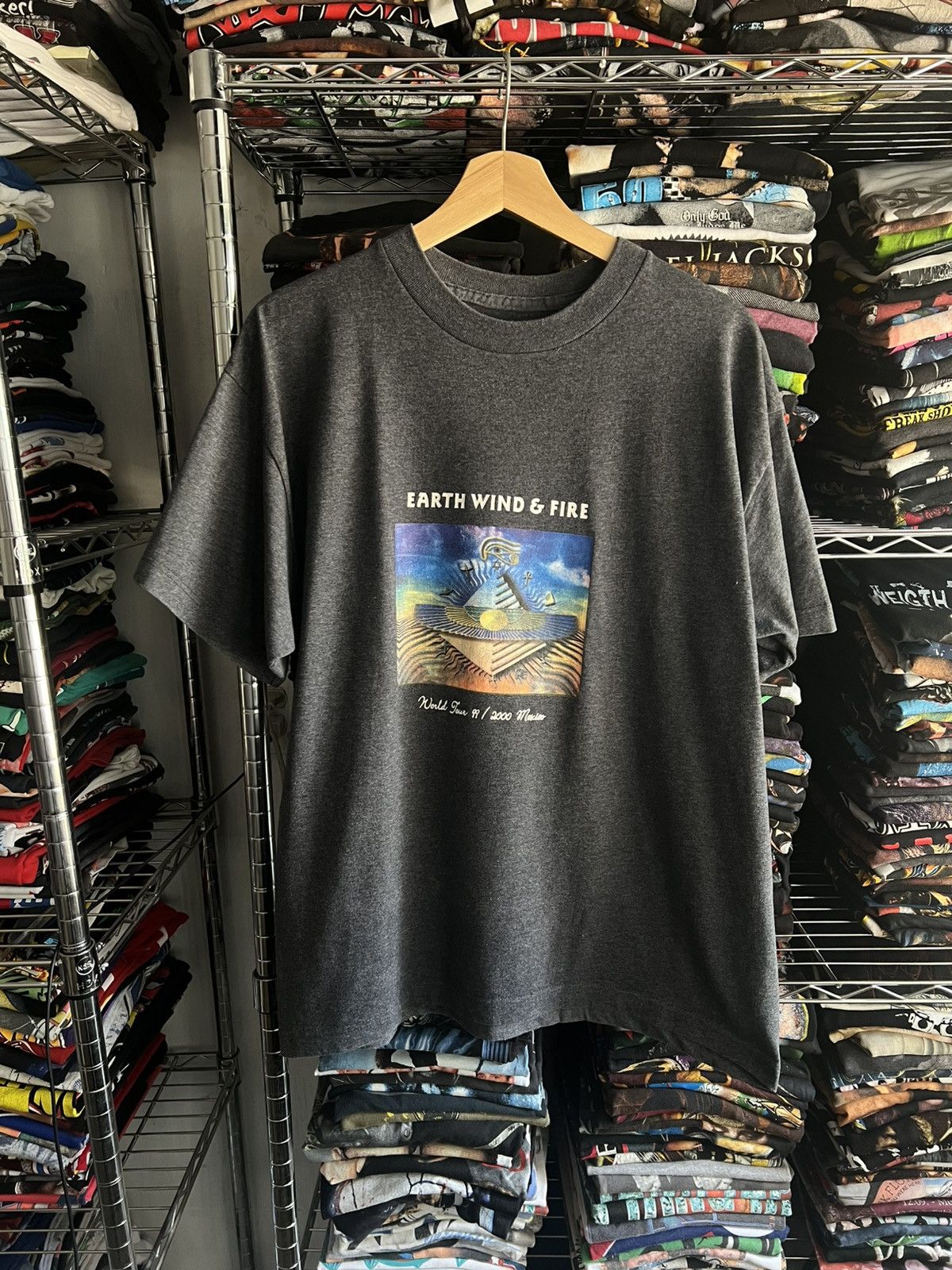 Band Tees 1999 Earth Wind N Fire World Tour Bootleg Mexico Tour Tee Hoodie, Sweatshirt | PodTeesHub.com