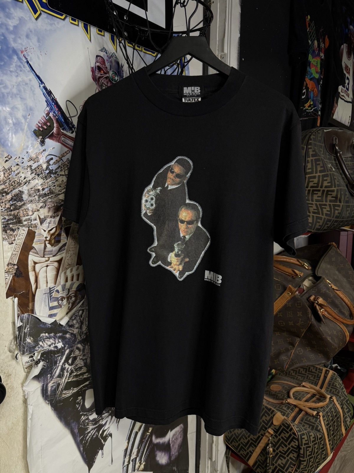 Vintage 1997 Men In Black T Shirt Vtg Movie Tee Med Hoodie, Sweatshirt | PodTeesHub.com