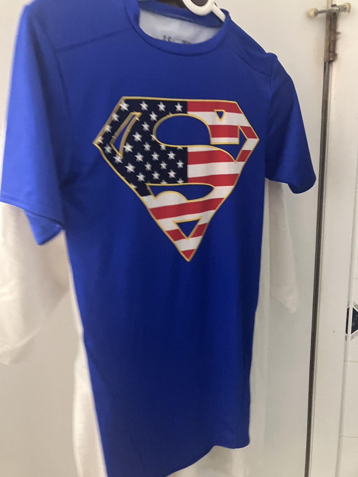 Armour Superman Under Armour Heatgear Compression Sz Small T-Shirts, Hoodie, Sweatshirt