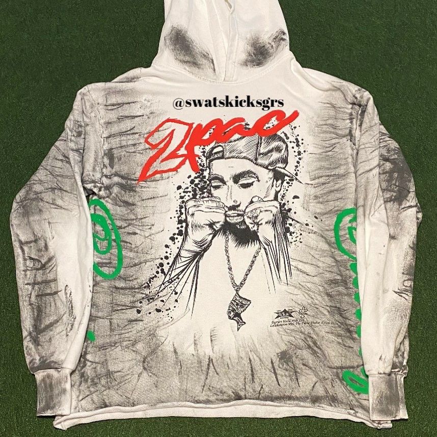 Barriers Ny Tupac 2pac Estate Complexcon Hoodie Sz L T-Shirts, Sweatshirt | PodTeesHub.com