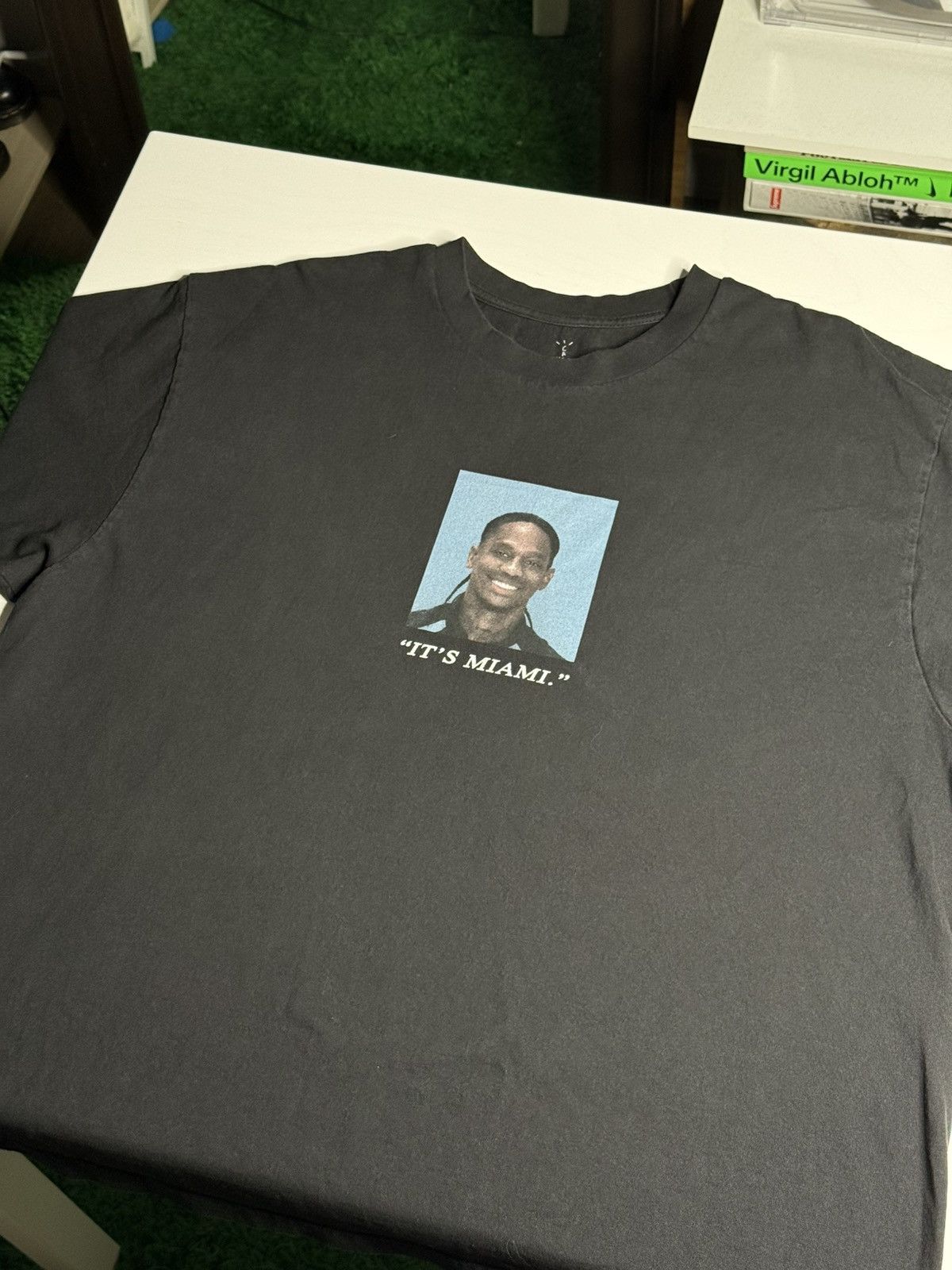 Scott Travis Scott It S Miami Mugshot Tee Black Xl Preowned Hoodie, Sweatshirt | PodTeesHub.com