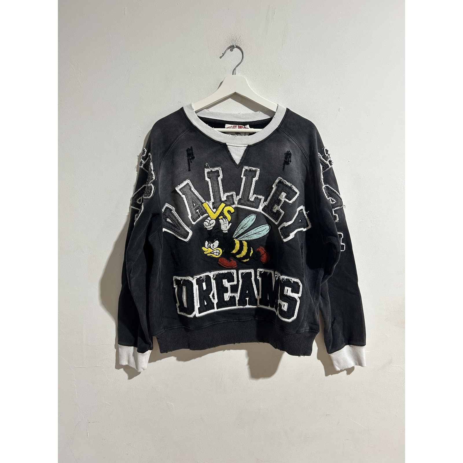 Vale Forever Black Insignia Crewneck Size Medium New T-Shirts, Hoodie, Sweatshirt | PodTeesHub.com