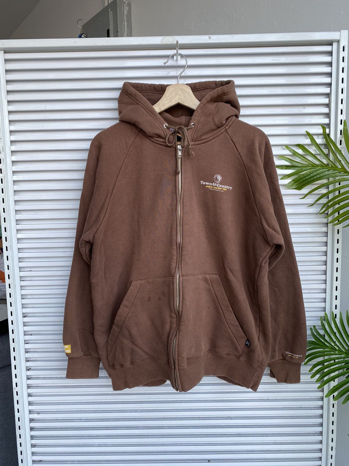 Vintage Town Surf Brown Hoodies Fuct Travis Birdhouse Scott T-Shirts, Sweatshirt | PodTeesHub.com