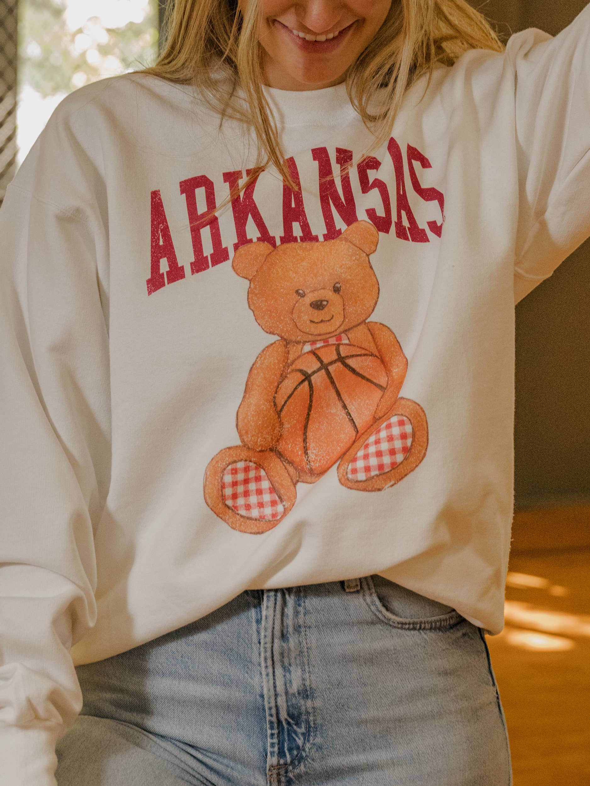 Arkansas Razorbacks Basketball Bear White Sweatshirt T-Shirts, Hoodie | PodTeesHub.com