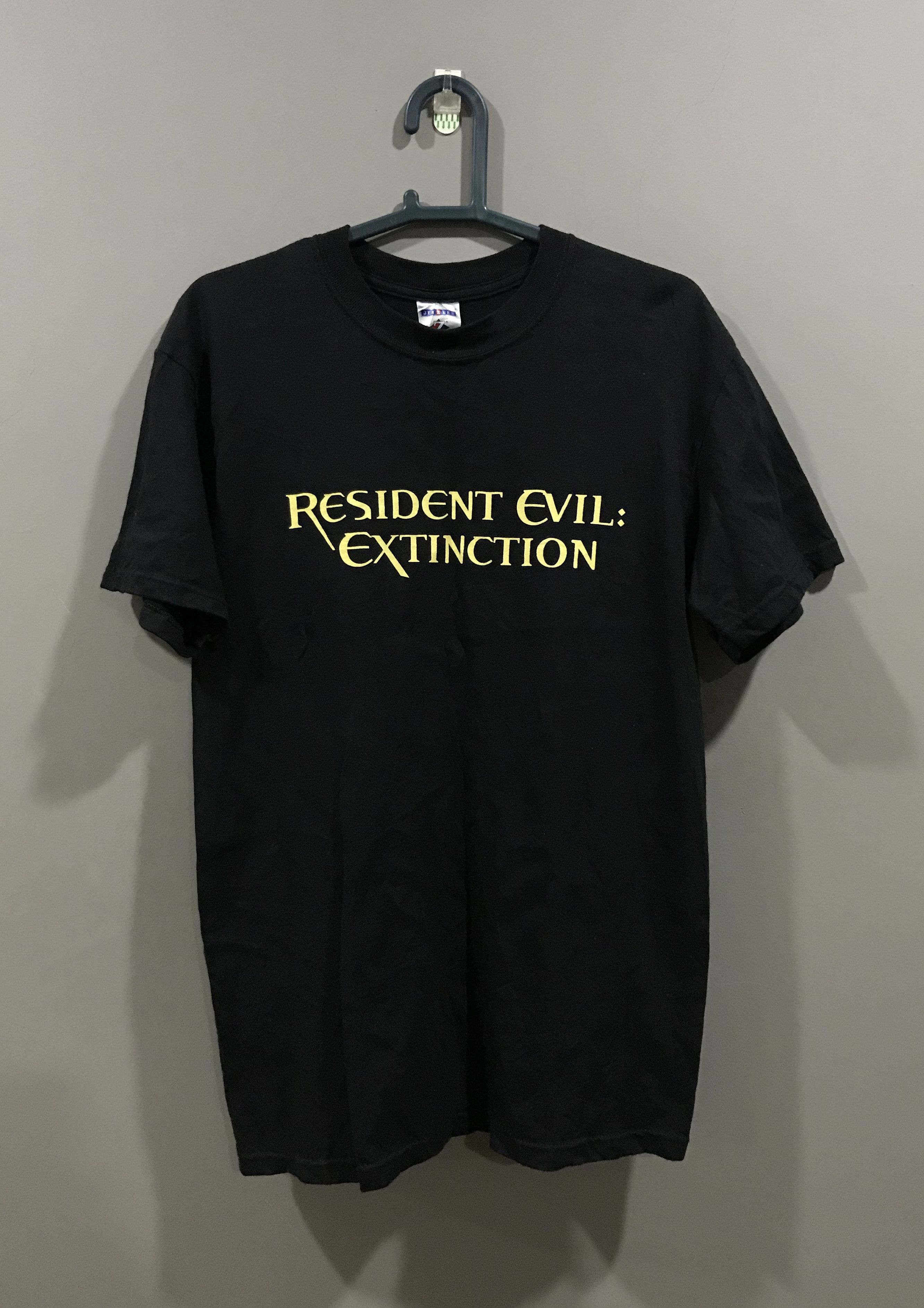 Vintage 2007 Resident Evil Extinction Movie Tshirt Hoodie, Sweatshirt | PodTeesHub.com