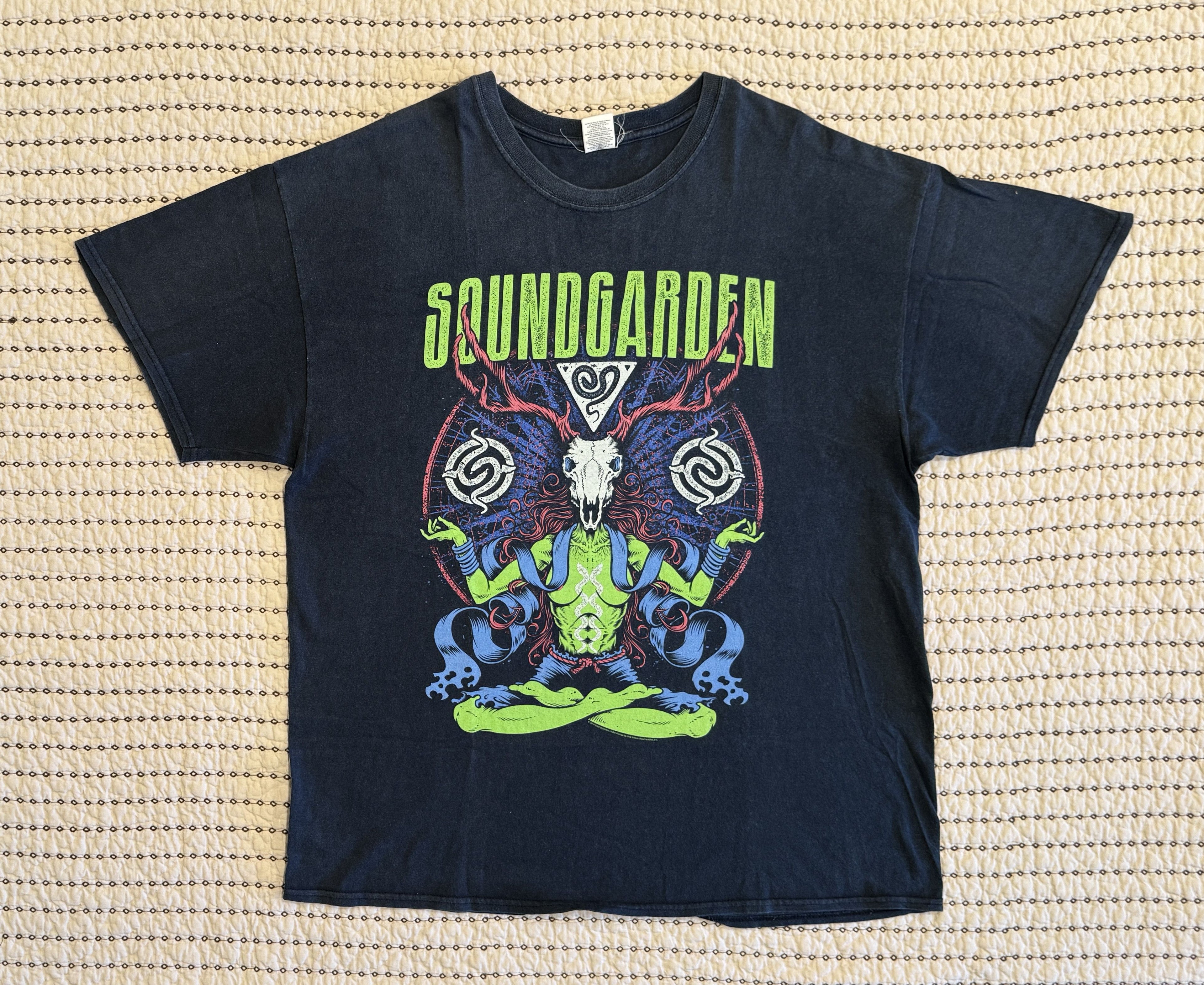 Band Tees Soundgarden T Shrt Black Size Xl Band Tees Hoodie, Sweatshirt | PodTeesHub.com