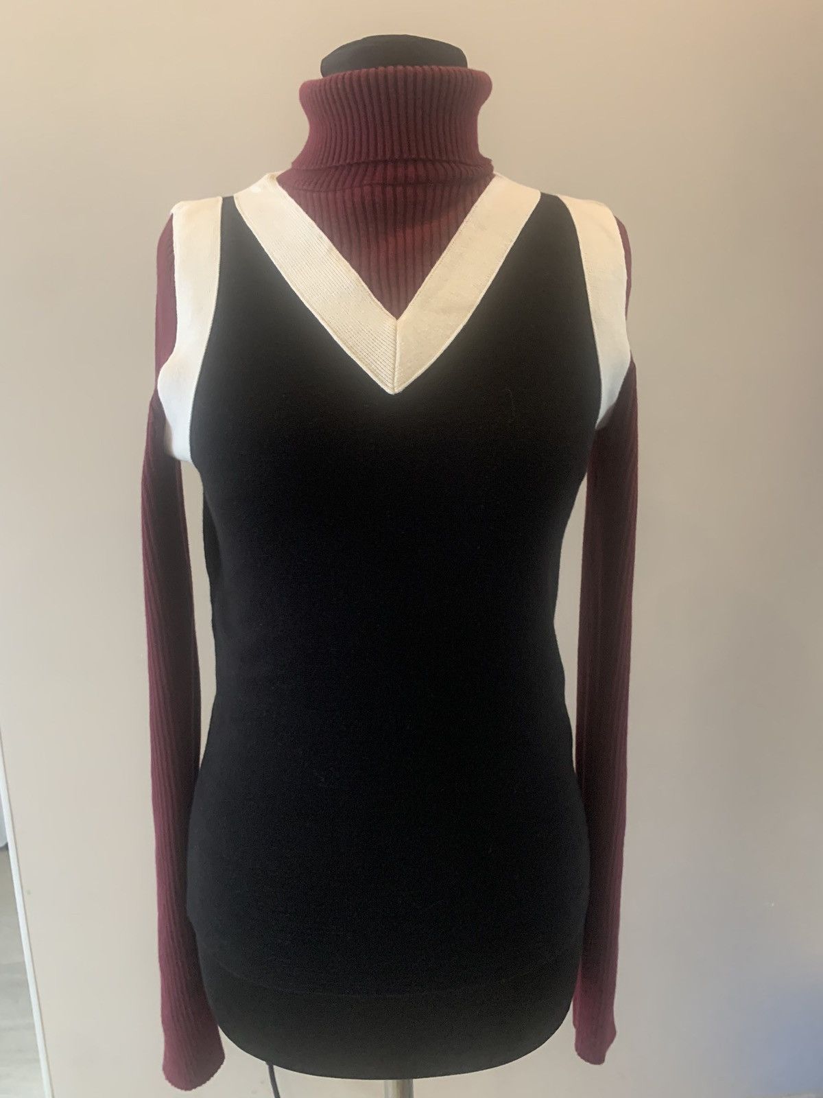 Zendaya Layered Black White Burgundy Neck Jumper 4 Size T-Shirts, Hoodie, Sweatshirt | PodTeesHub.com