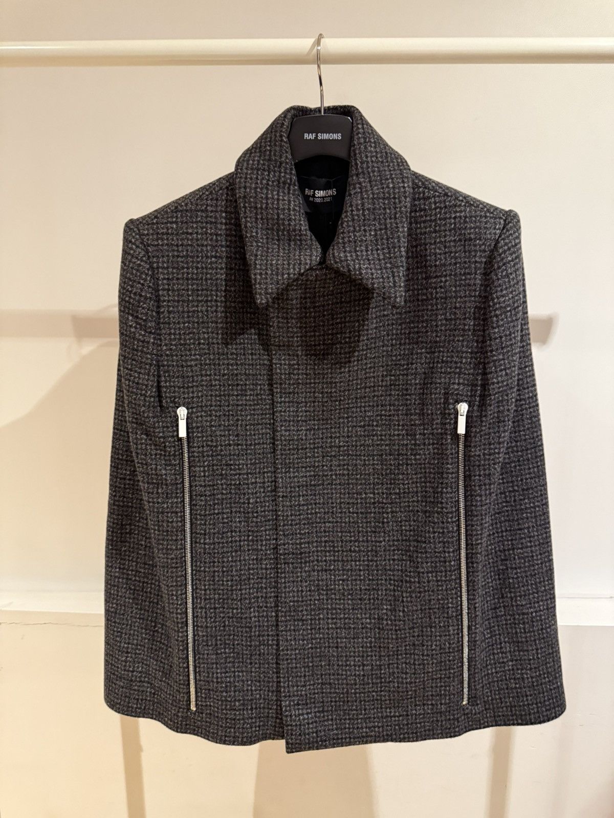 Simons Raf Simons Aw20 Short Zipped Cape T-Shirts, Hoodie, Sweatshirt | PodTeesHub.com