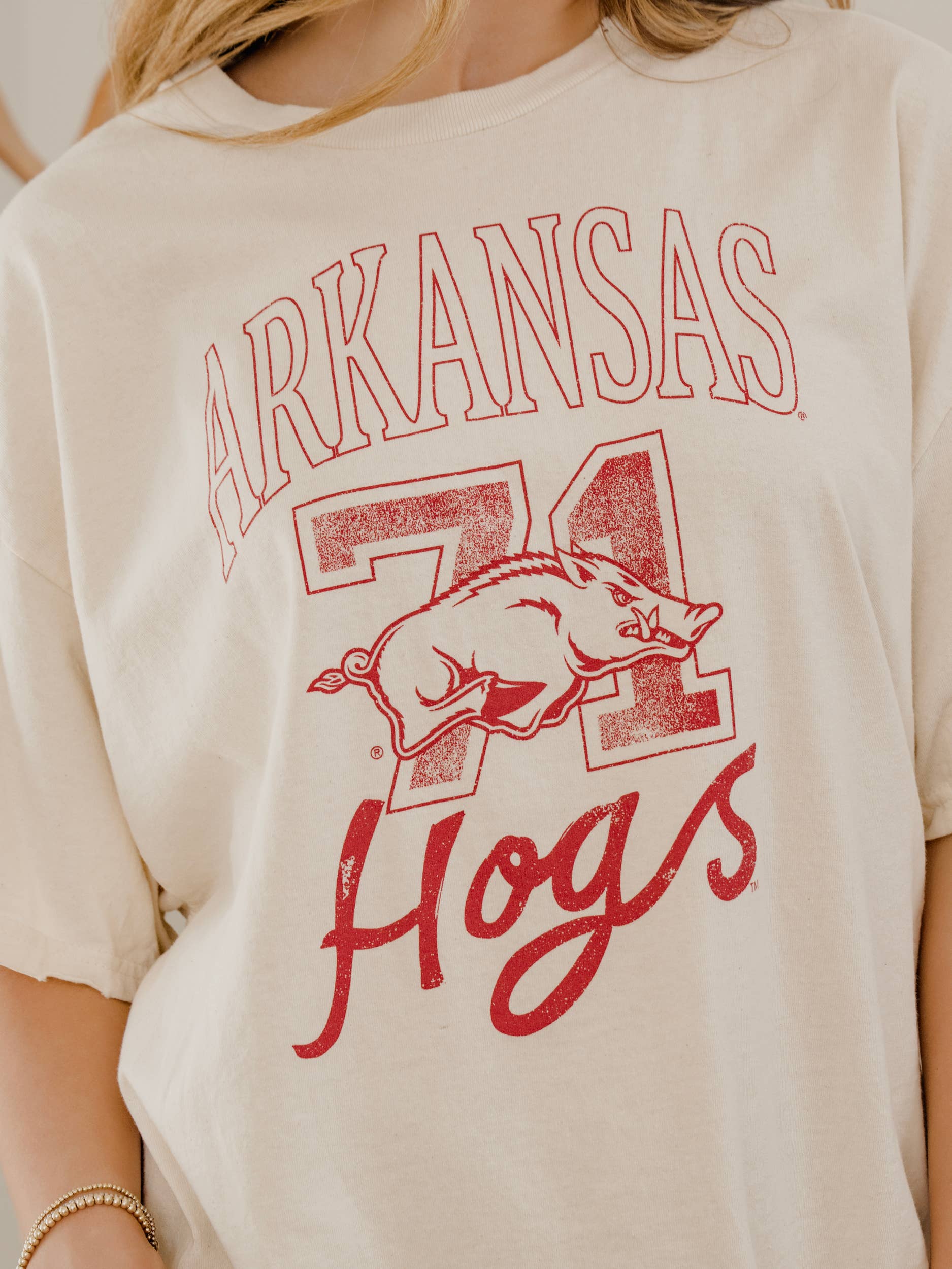 Arkansas Razorbacks Club Mascot Off White Thrifted Tee Hoodie, Sweatshirt | PodTeesHub.com