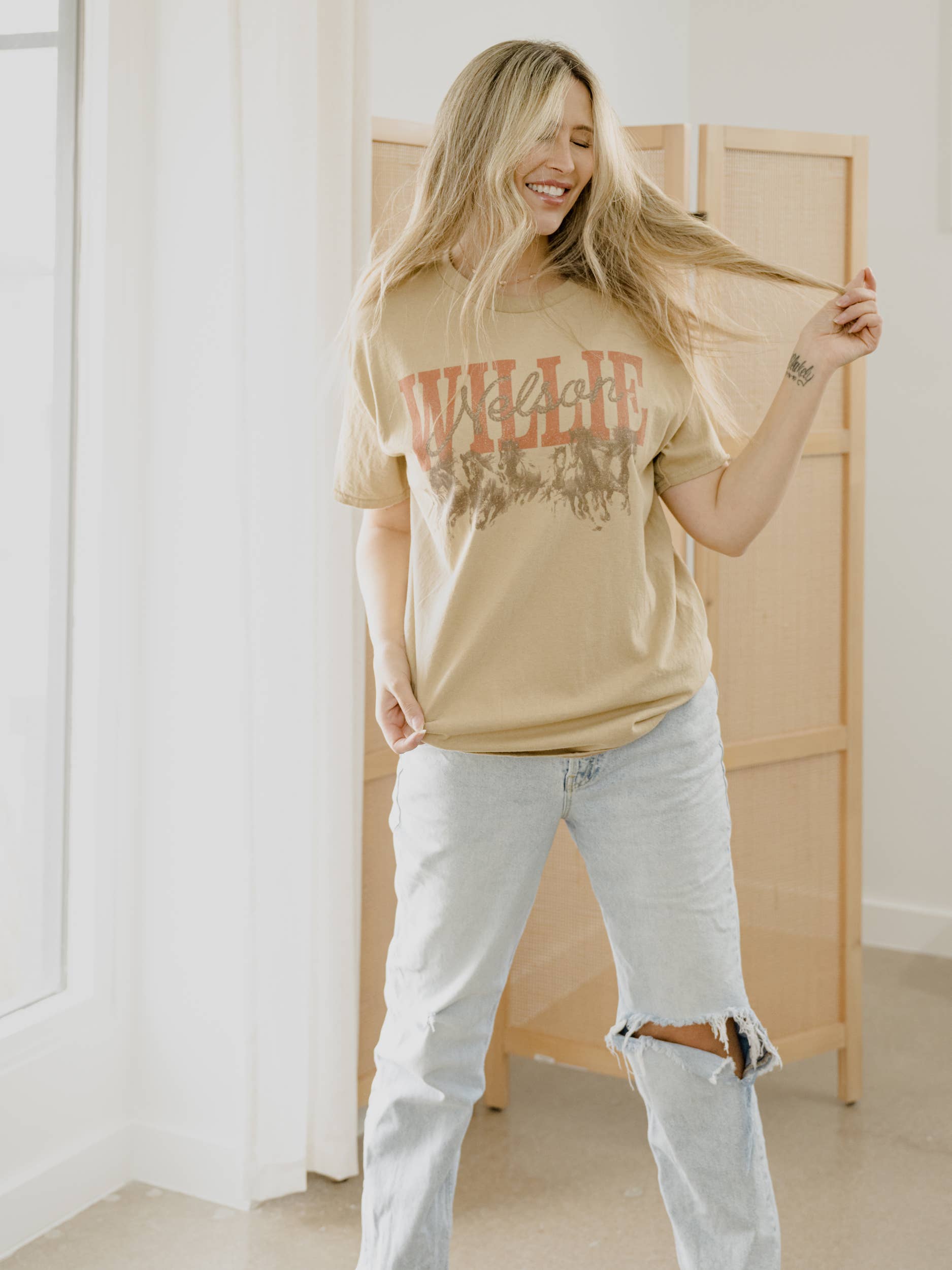 Willie Nelson Horses Tan Thrifted Graphic Tee Hoodie, Sweatshirt | PodTeesHub.com