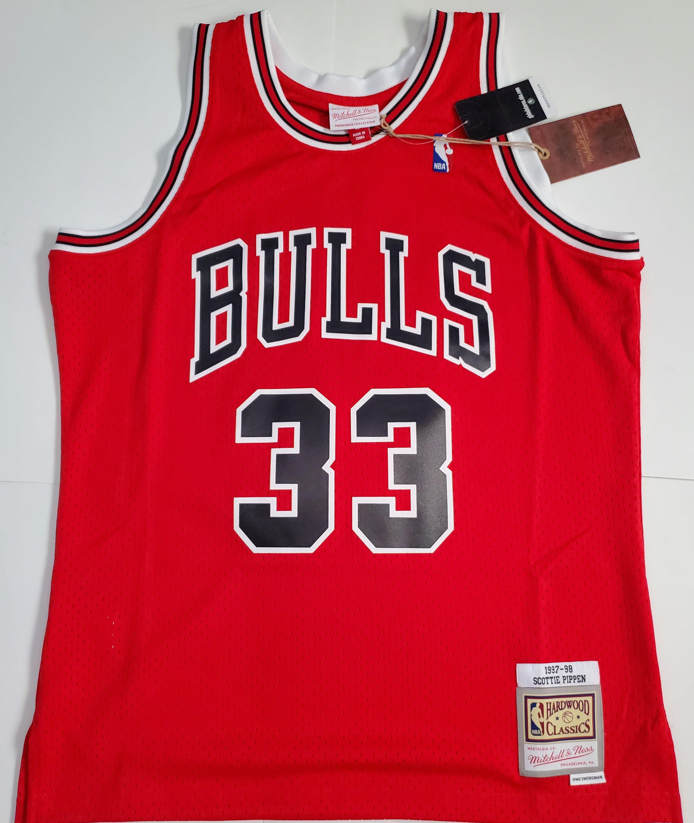 Ness Mitchell Ness Chicago Bulls Scottie Pippen 33 Jersey T-Shirts, Hoodie, Sweatshirt | PodTeesHub.com