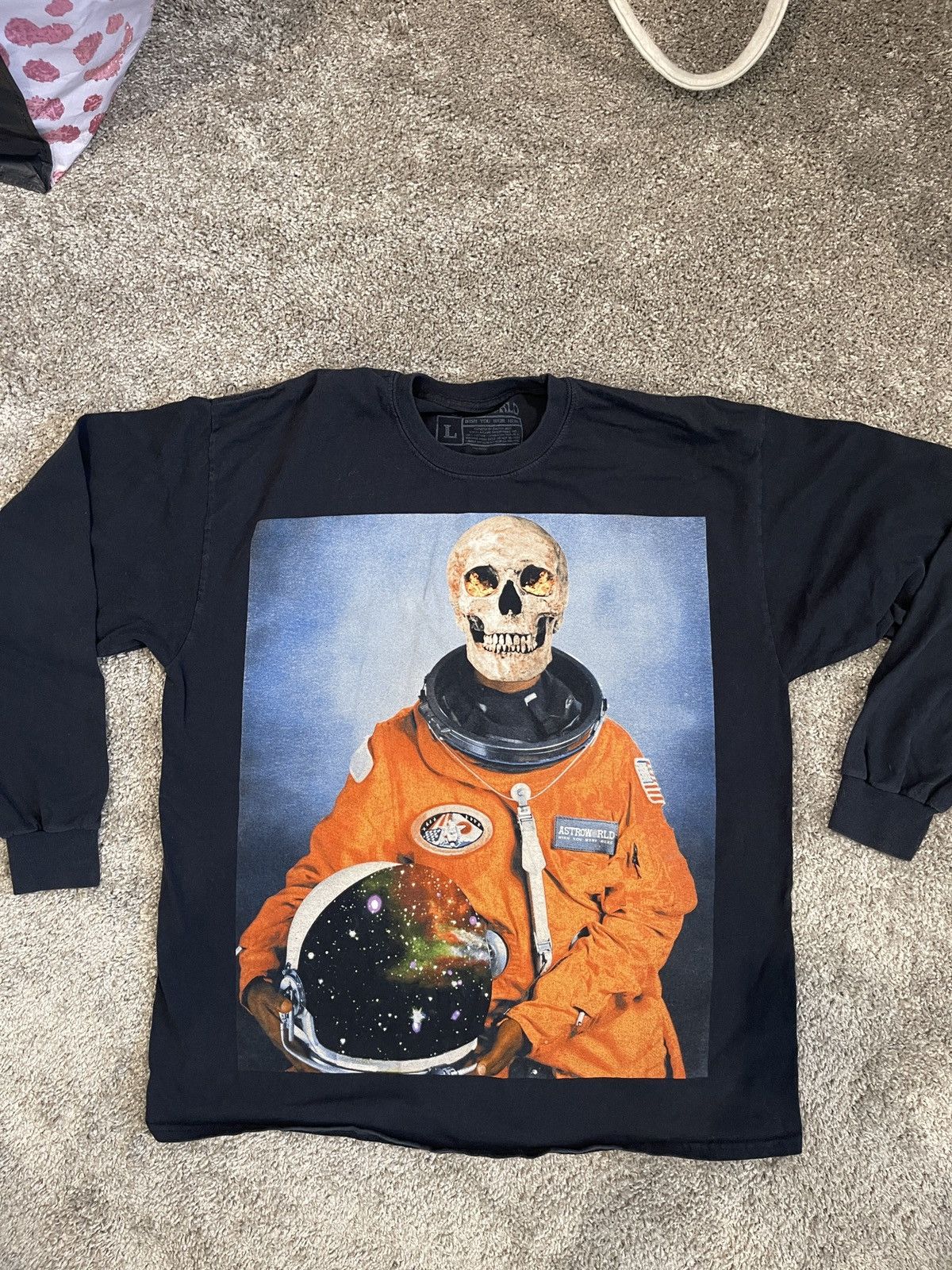 Scott Travis Scott Astroworld 2018 Space Skeleton Long Sleeve Sz L T-Shirts, Hoodie, Sweatshirt | PodTeesHub.com
