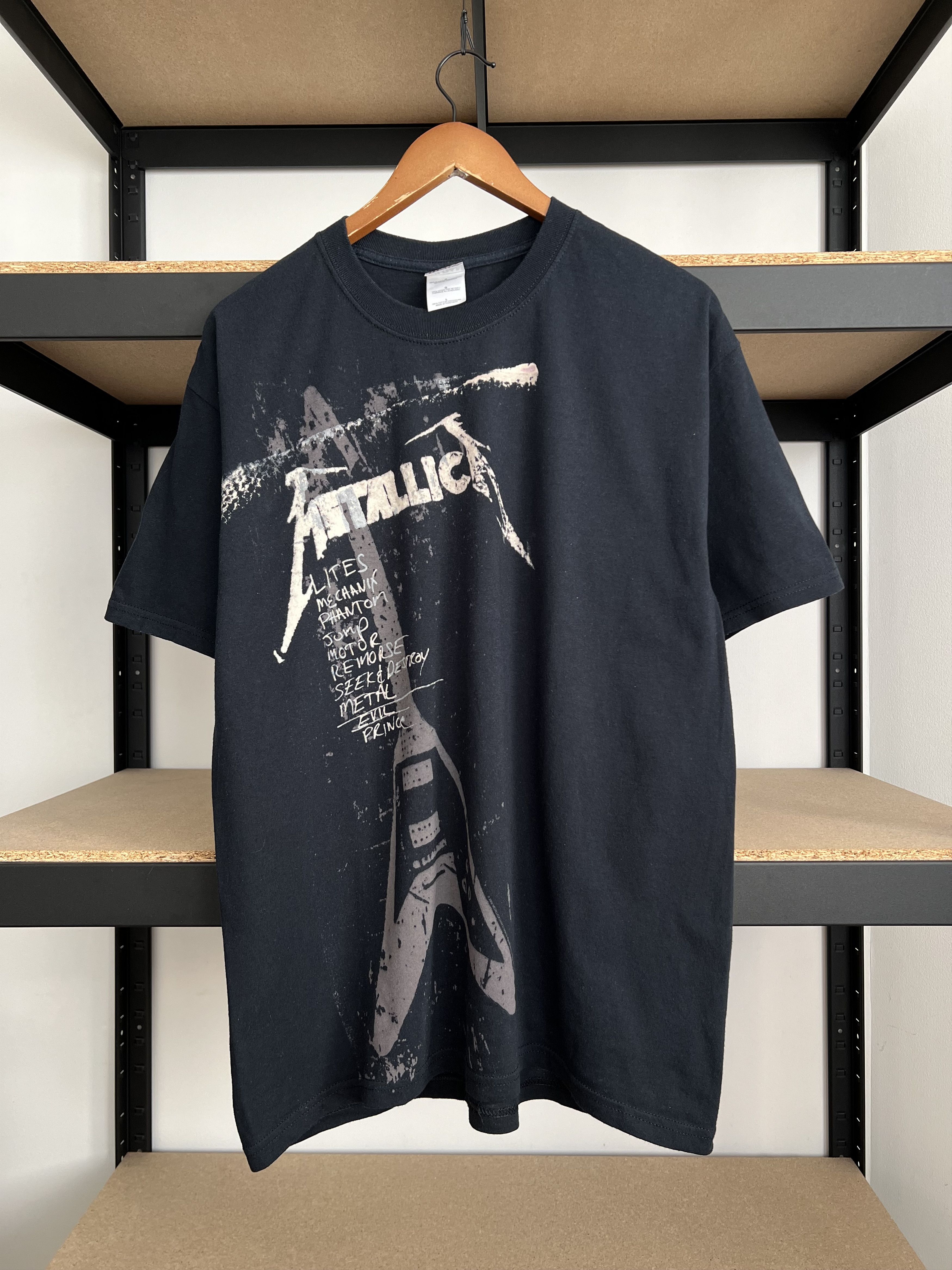 Band Tees Vintage 2006 Metallica Flying V Guitar Rock Band Y2k T Shirt Hoodie, Sweatshirt | PodTeesHub.com