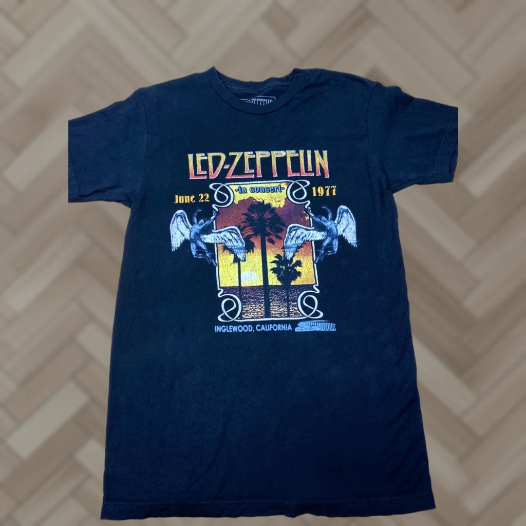 Etro Led Zeppelin Concert T Shirt Mens Sz S 70s 80s Rock N Roll Retro 1977 Tour 2194 Hoodie, Sweatshirt | PodTeesHub.com