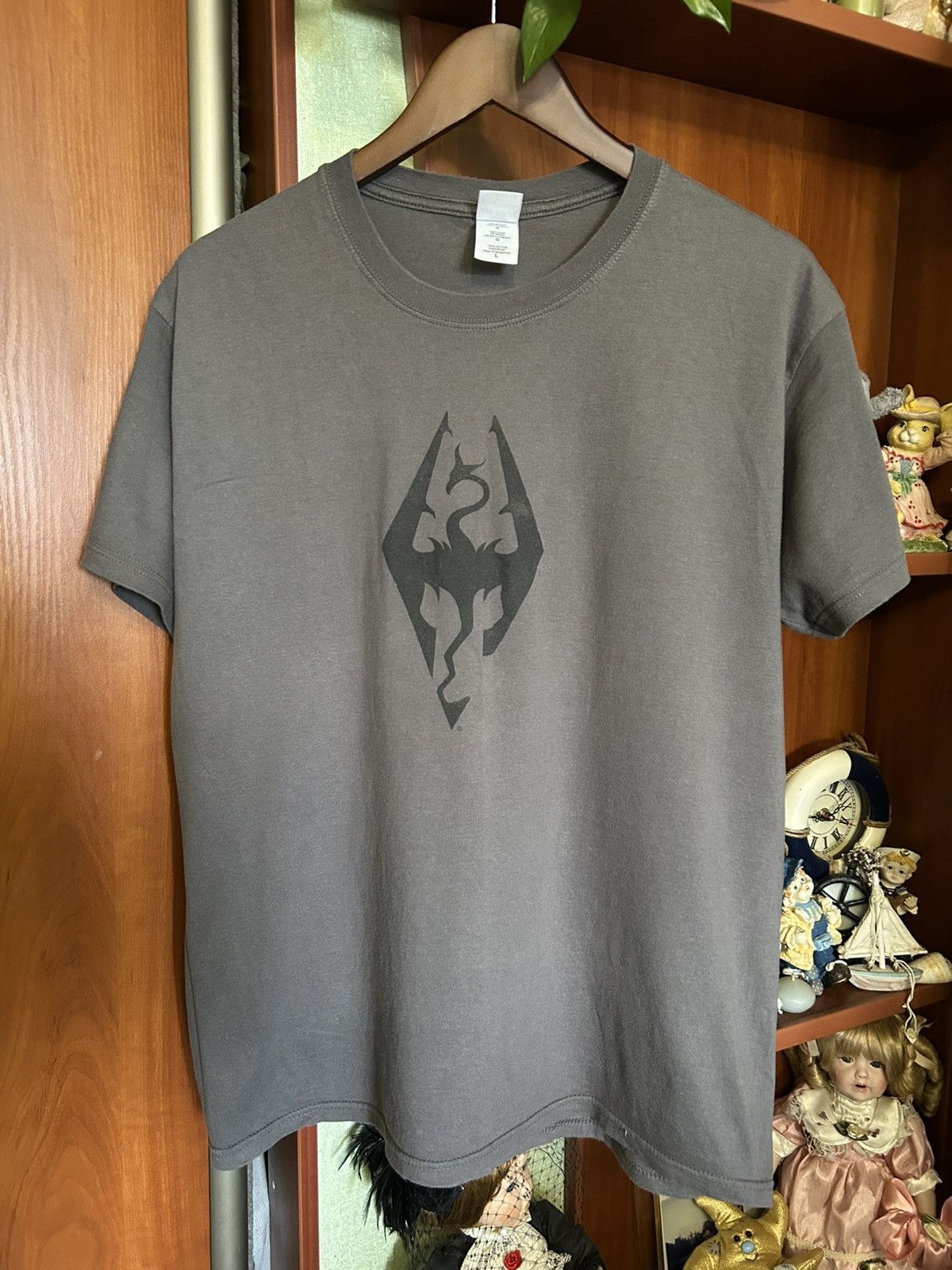 Vintage Elder Scrolls Skyrim Video Game Xbox Size L T-Shirts, Hoodie, Sweatshirt