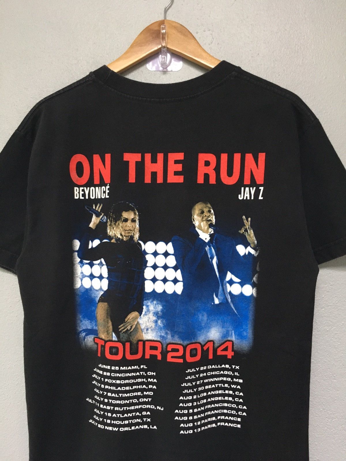 Rap Tees X Vintage Jay Z Beyonce On The Run Tour Hoodie, Sweatshirt | PodTeesHub.com