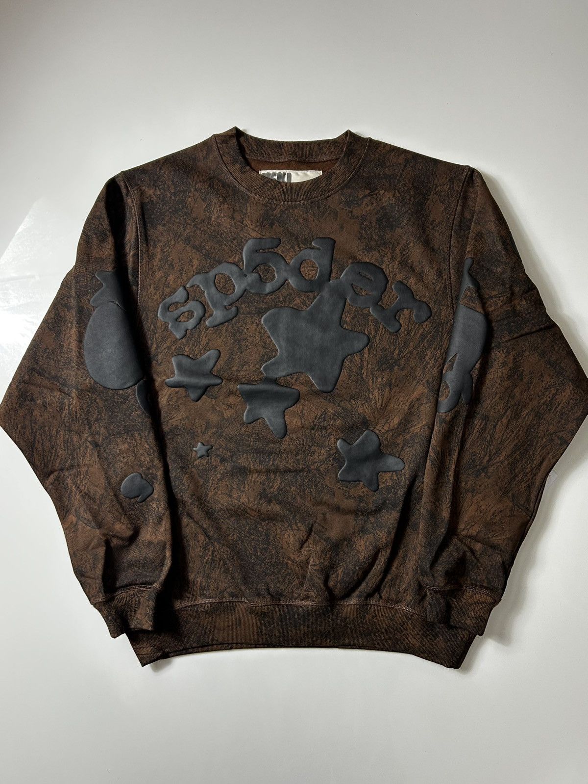 Sp5der X Travis Scott Complexcon Sp5der Beluga Real Tree Camo Crewneck T-Shirts, Hoodie, Sweatshirt | PodTeesHub.com