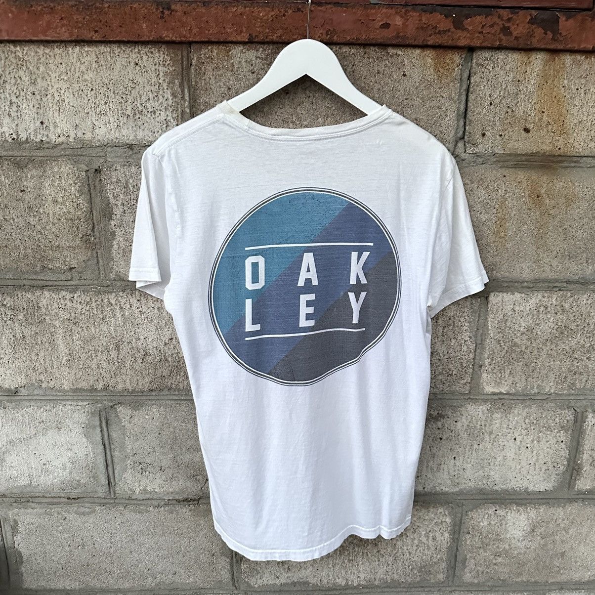 Vintage Oakley T Shirts Big Logo Y2k 00s Usa Gorcrope Hoodie, Sweatshirt | PodTeesHub.com
