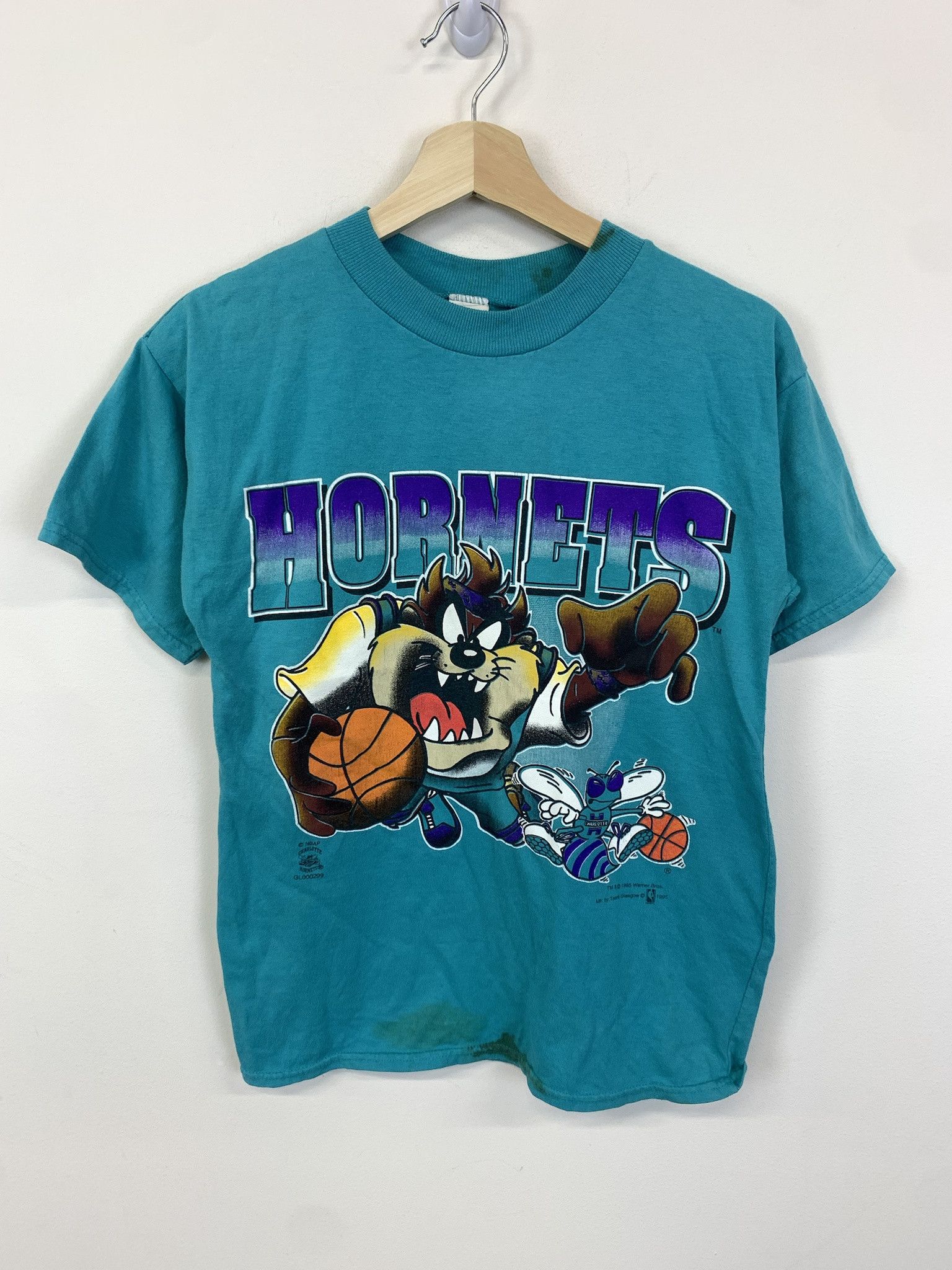 Vintage 1995 Hornets Tazmanian Devil Tee Shirt Tue Vintage Basketball Looney Tumes Hoodie, Sweatshirt | PodTeesHub.com