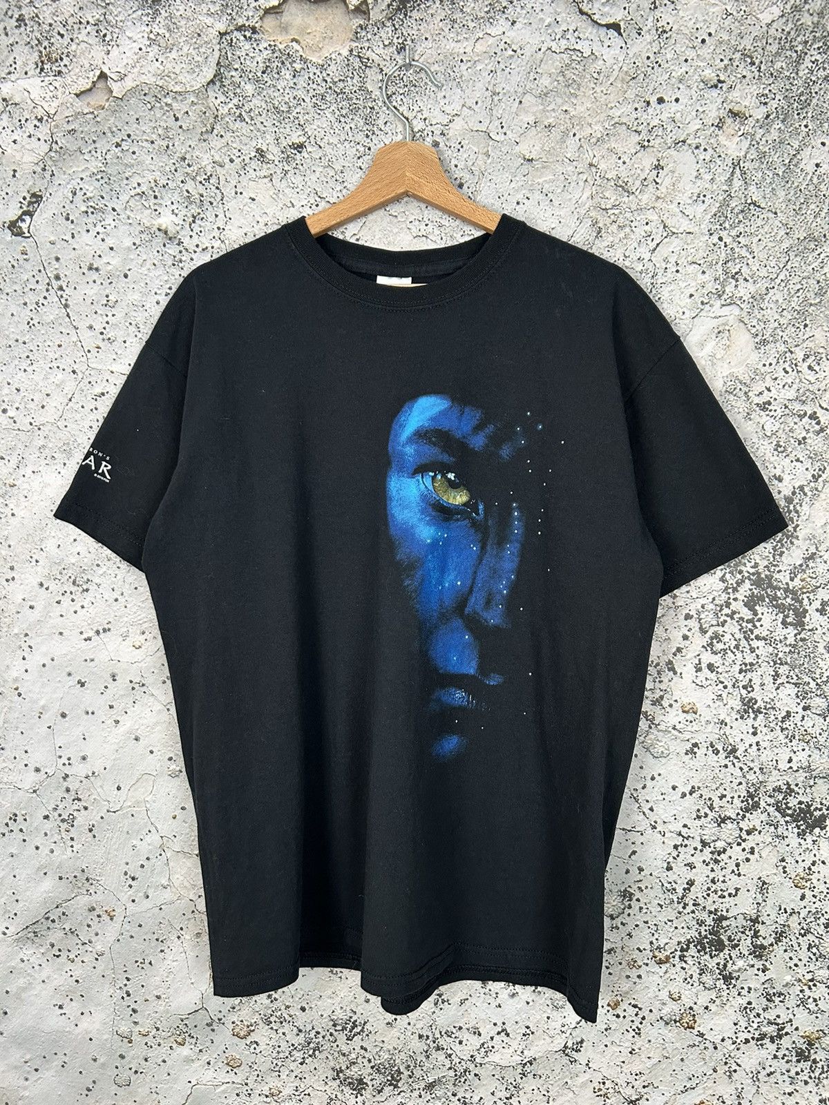 Vintage Movie Avatar Graphic Tee James Cameron 2010 Hoodie, Sweatshirt | PodTeesHub.com