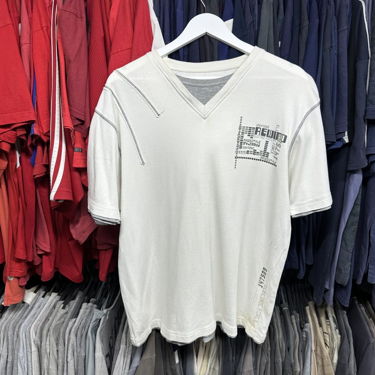 Outfitters Vtg Urban Spirit T Shirts V Neck Y2k 00s Size L Grunge Hoodie, Sweatshirt | PodTeesHub.com