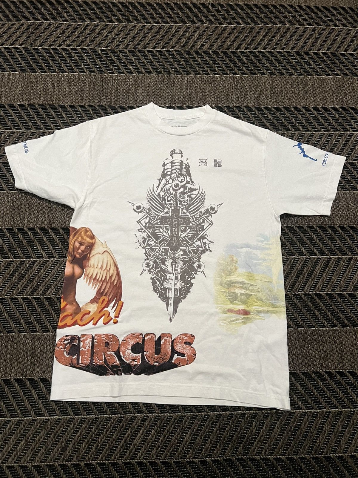 Scott Travis Scott Utopia I Can See The Future Sz Medium T-Shirts, Hoodie, Sweatshirt | PodTeesHub.com