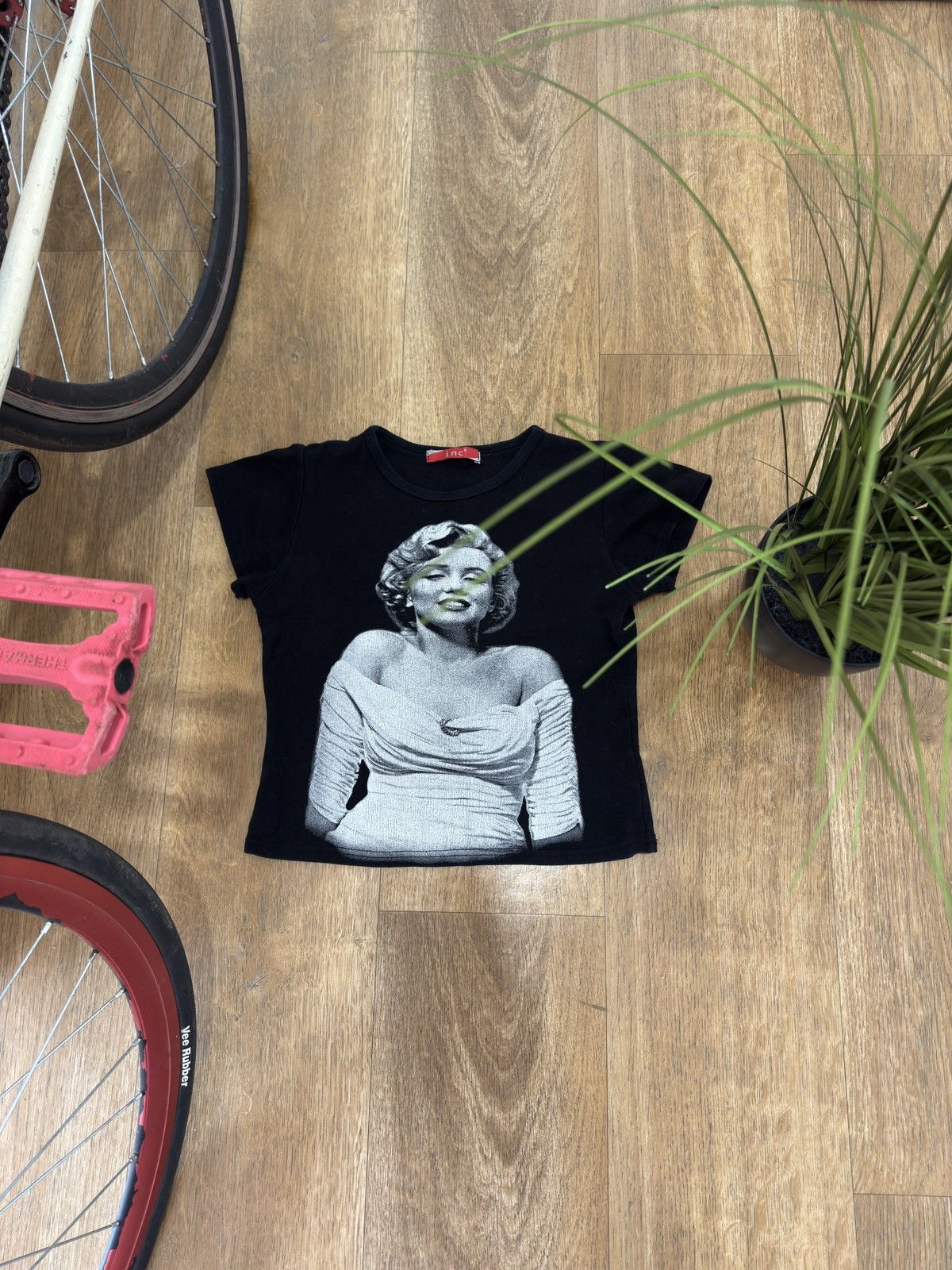 Vintage Marilyn Monroe Slim Printed Tee Hoodie, Sweatshirt | PodTeesHub.com