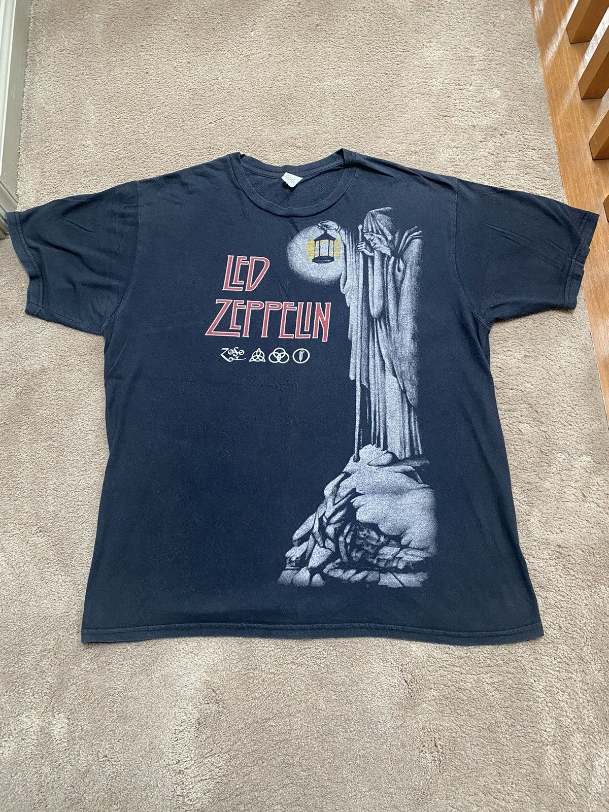 Led Zeppelin Vintage Len Zeppelin Band T Shirt Size Small Hoodie, Sweatshirt | PodTeesHub.com