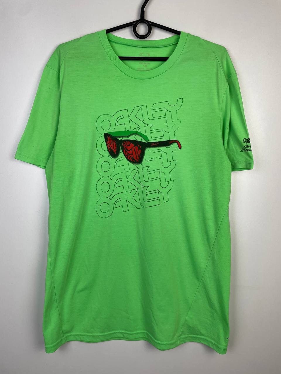 Oakley Vintage T Shirt Size L Hoodie, Sweatshirt | PodTeesHub.com