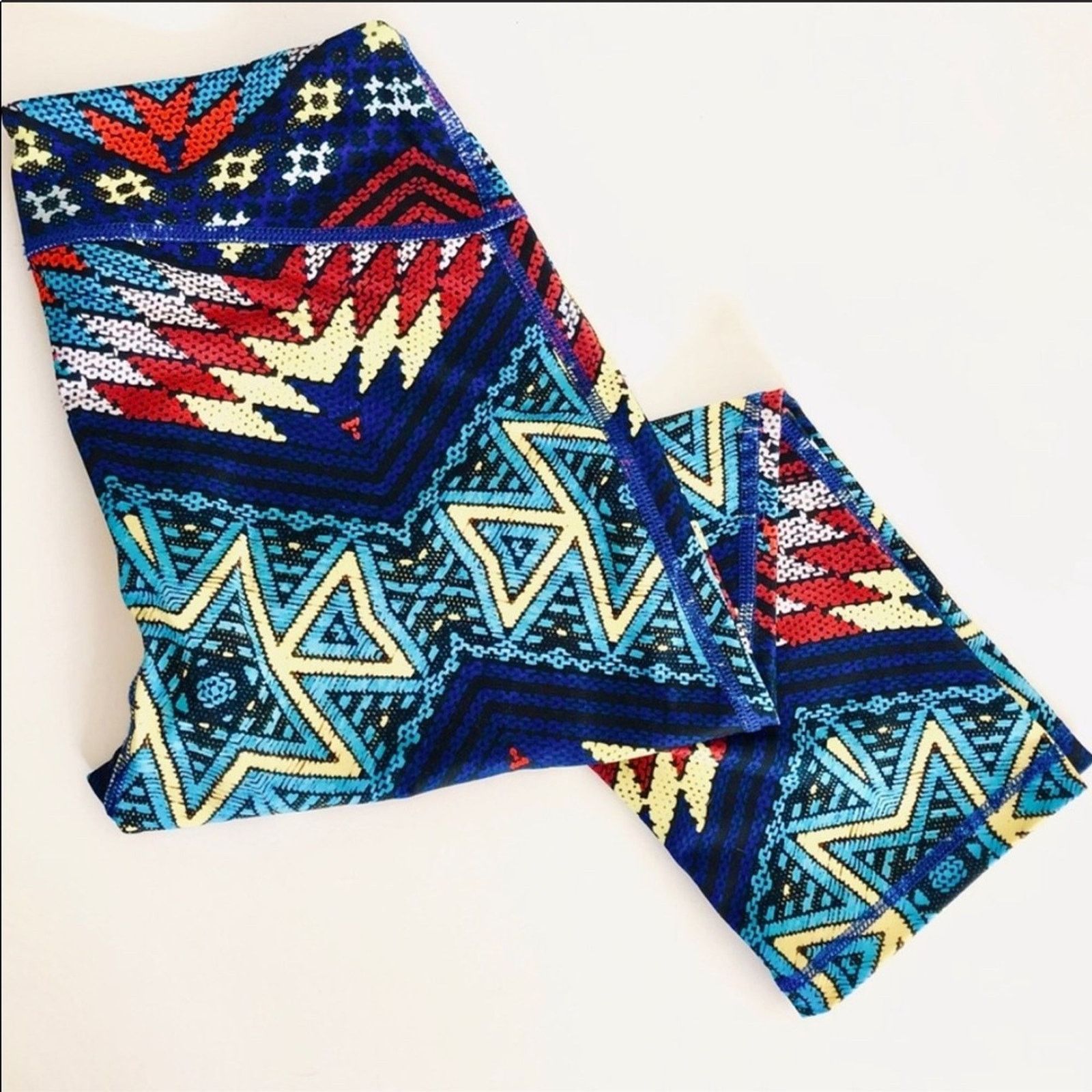 Nordstrom New Zella Blue Red Aztec Printed Cropped Athletic Legging T-Shirts, Hoodie, Sweatshirt | PodTeesHub.com