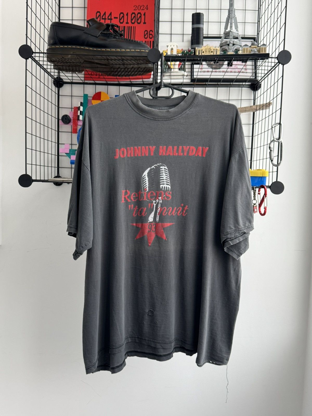 Vintage 1993 Johnny Hallyday Retiens La Nuit Distressed Tee Hoodie, Sweatshirt | PodTeesHub.com