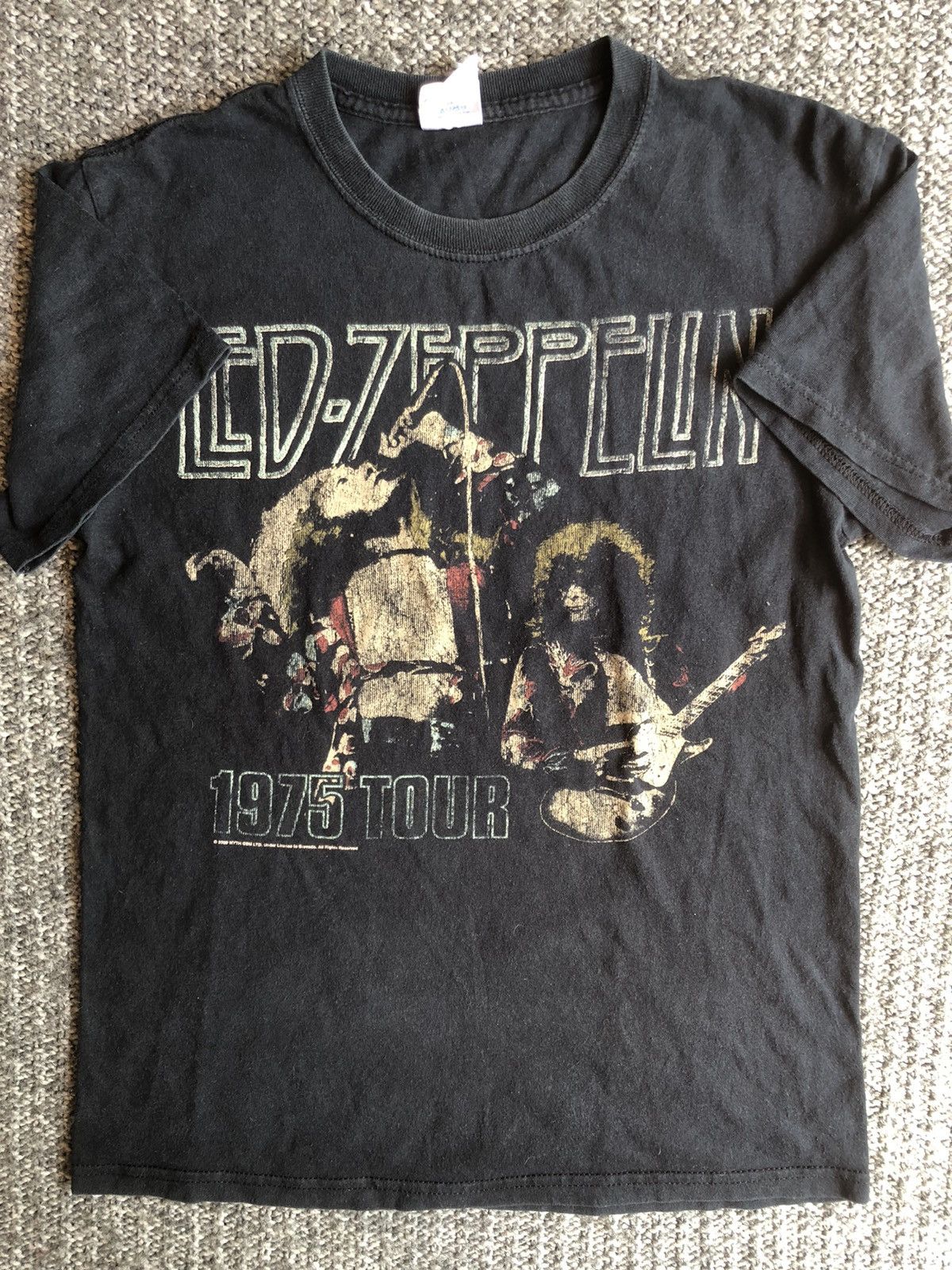Zeppelin Tee Led Zeppelin 1975 Tour Copyright 2009 Hoodie, Sweatshirt | PodTeesHub.com