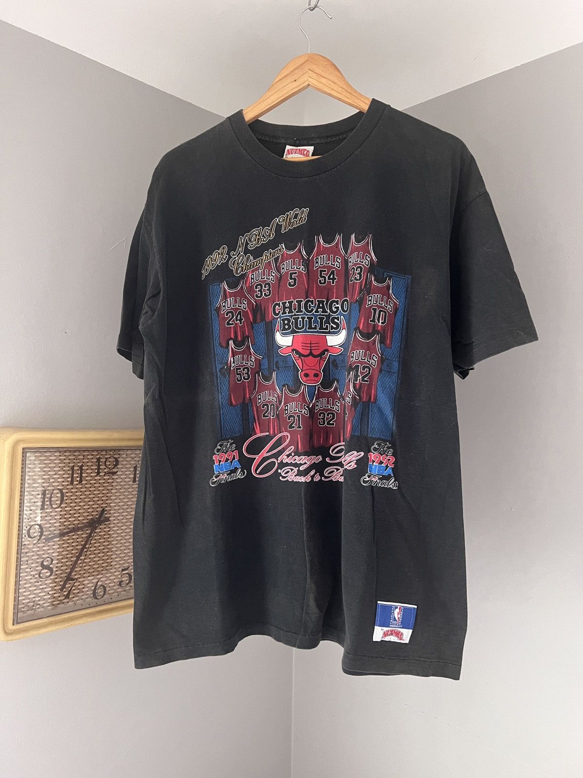 Nutmeg X Vintage 1992 Chicago Bulls Nutmeg Championship T Shirt Black Size Xl Hoodie, Sweatshirt | PodTeesHub.com