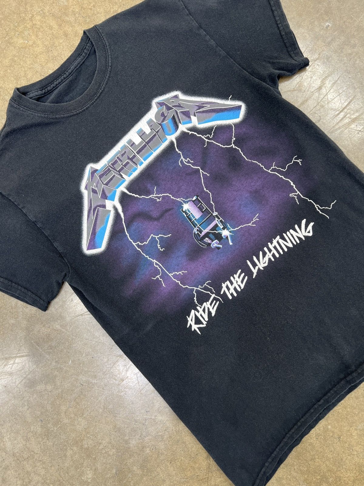 Metallica X Vintage Vintage Y2k Metallica Ride The Lighting Tee Sz Small Hoodie, Sweatshirt | PodTeesHub.com