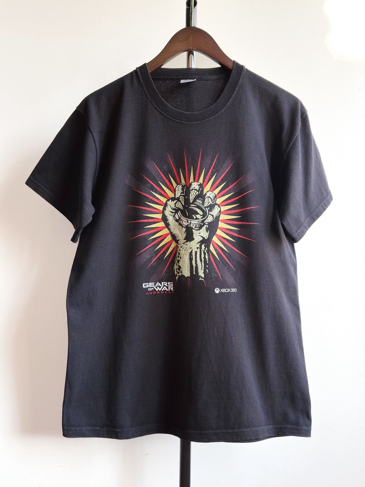 Vintage Gears Of War Xbox Video Game Promo Tee Hoodie, Sweatshirt | PodTeesHub.com