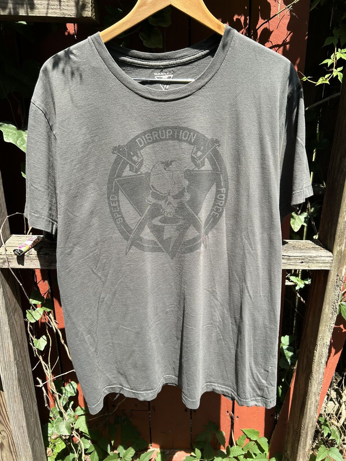 2000 S Oakley Disruption Software Graphic Tee Xxl Tg Hoodie, Sweatshirt | PodTeesHub.com