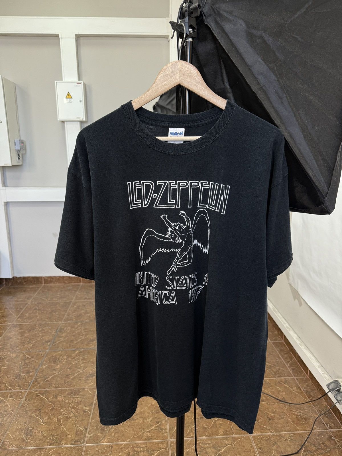 Led Zeppelin Vintage 2000 Led Zeppelin United States Of America 1977 Te T-Shirts, Hoodie, Sweatshirt | PodTeesHub.com