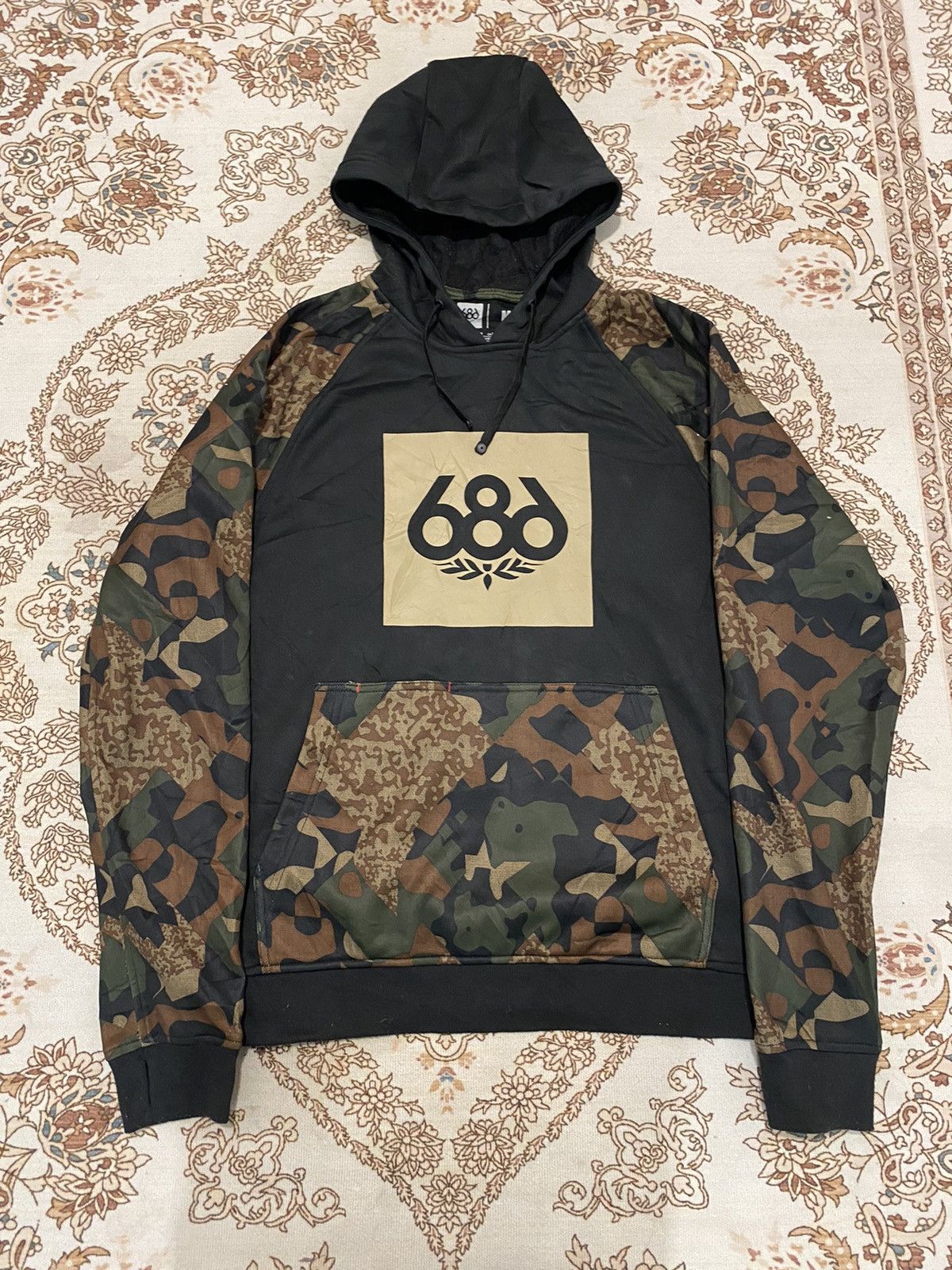 Vintage 686 Camouflage Hodiee By Michael Akira West T-Shirts, Hoodie, Sweatshirt | PodTeesHub.com