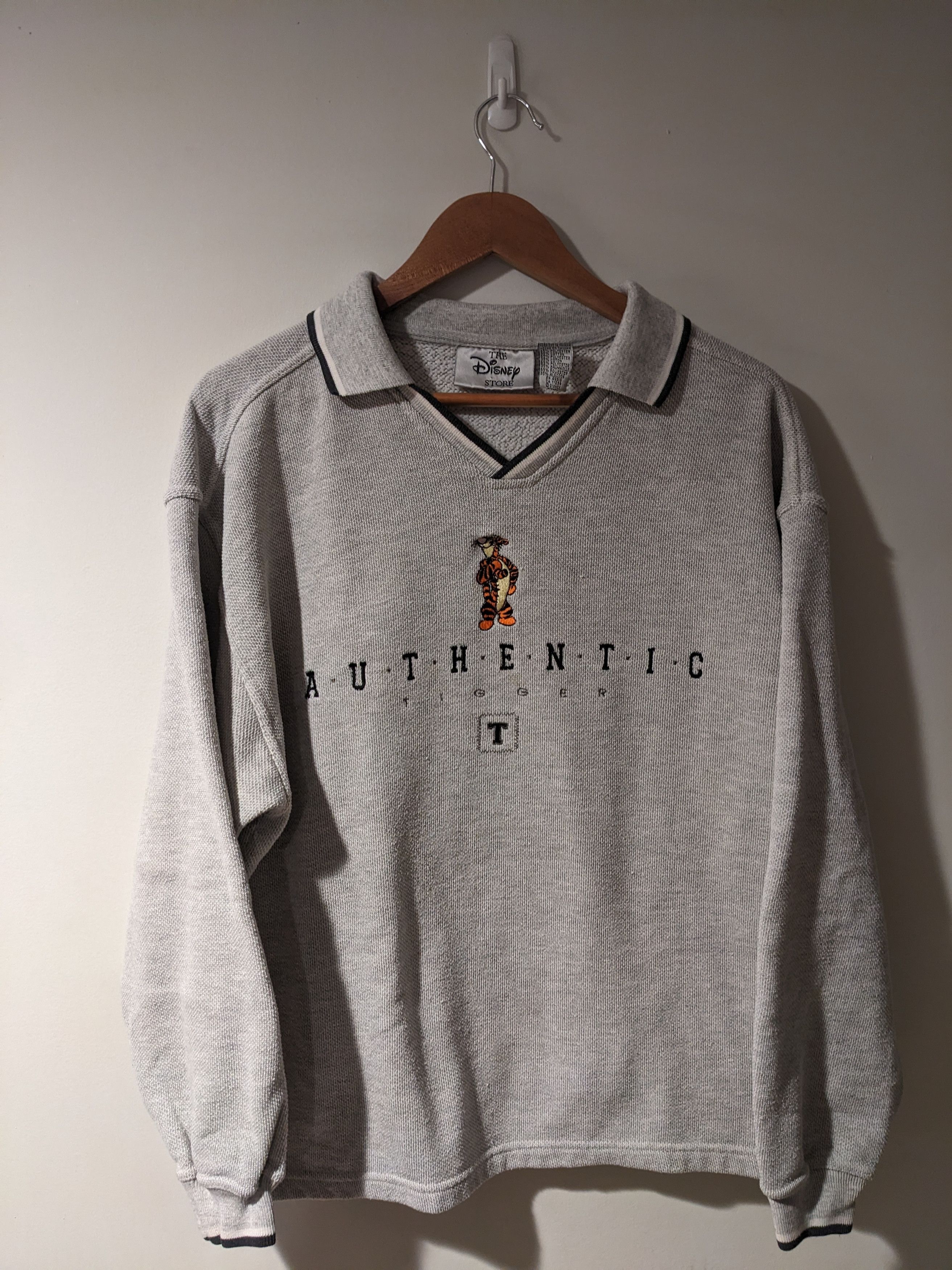 Vintage 90s Winnie The Pooh Tigger Gray Large Sweatshirt T-Shirts, Hoodie | PodTeesHub.com