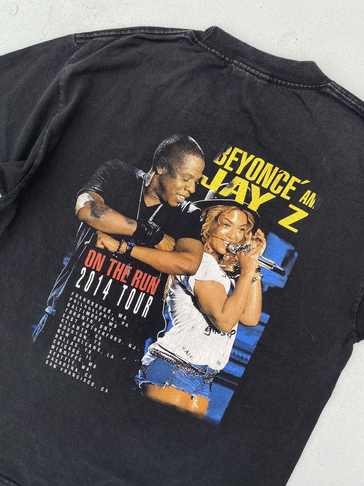 Rap Tees X Vintage Jay Z Beyonce On The Run Tour Rap Tee Hoodie, Sweatshirt | PodTeesHub.com