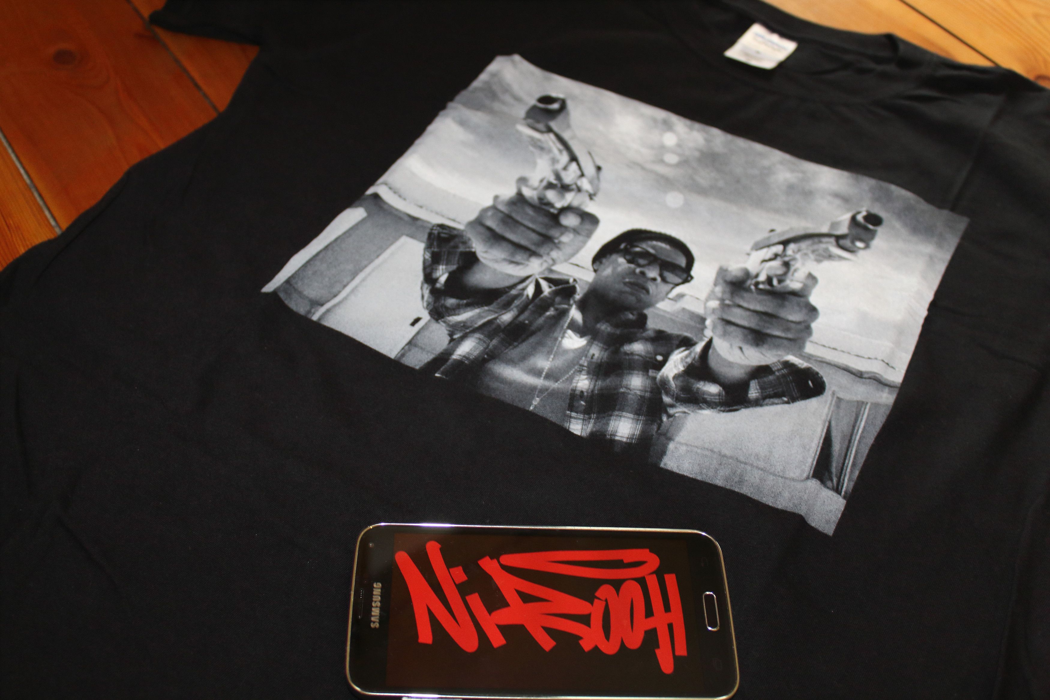 Jay Z On The Run Tour Shirt 14 Size M Hoodie, Sweatshirt | PodTeesHub.com