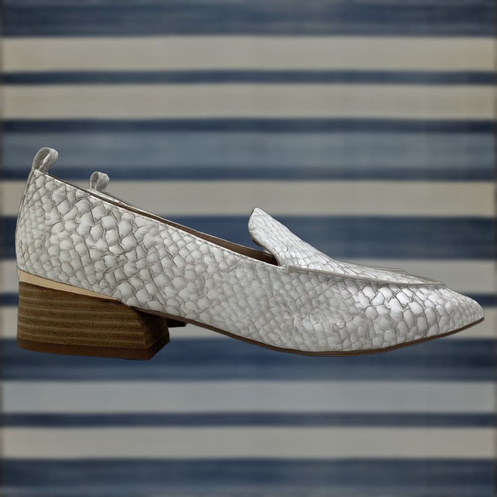 Madden Steve Madden Zelma White Croc Embossed Block Heel Loafers Women Size 7 Casual T-Shirts, Hoodie, Sweatshirt