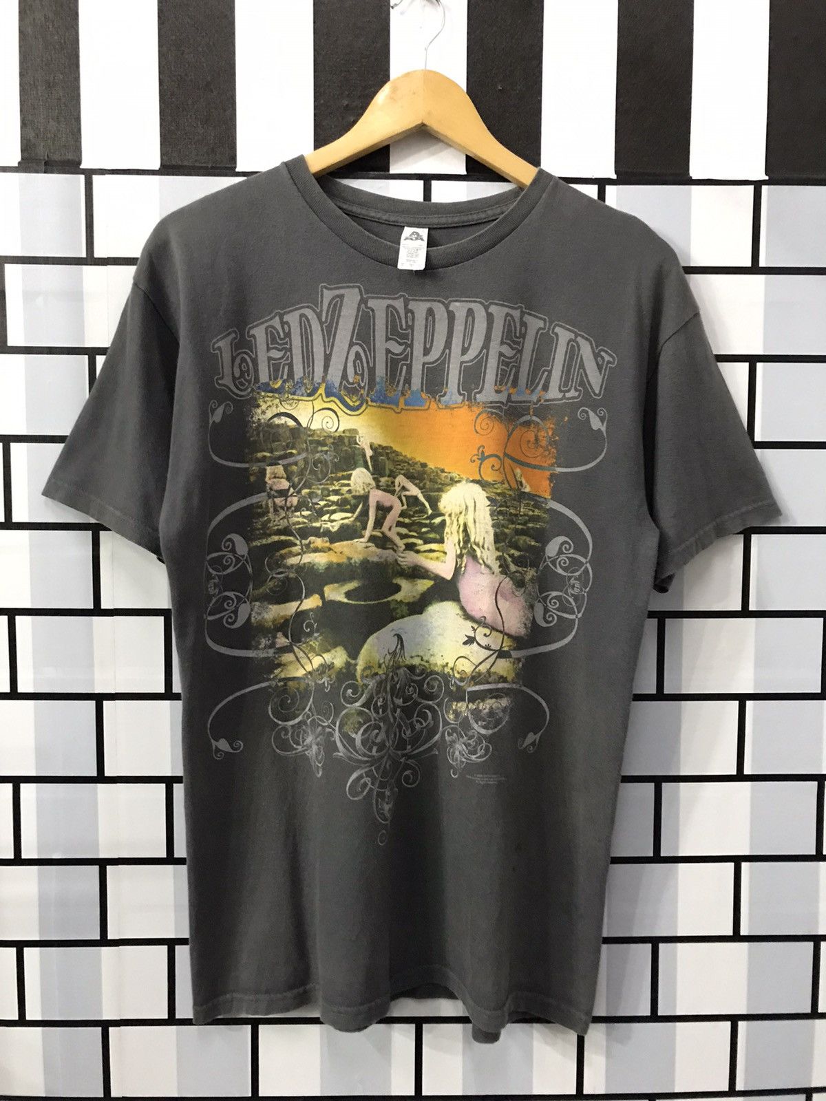 Led Zeppelin X Vintage Vintage Led Zeppelin House Of The Holly Tshirt Hoodie, Sweatshirt | PodTeesHub.com