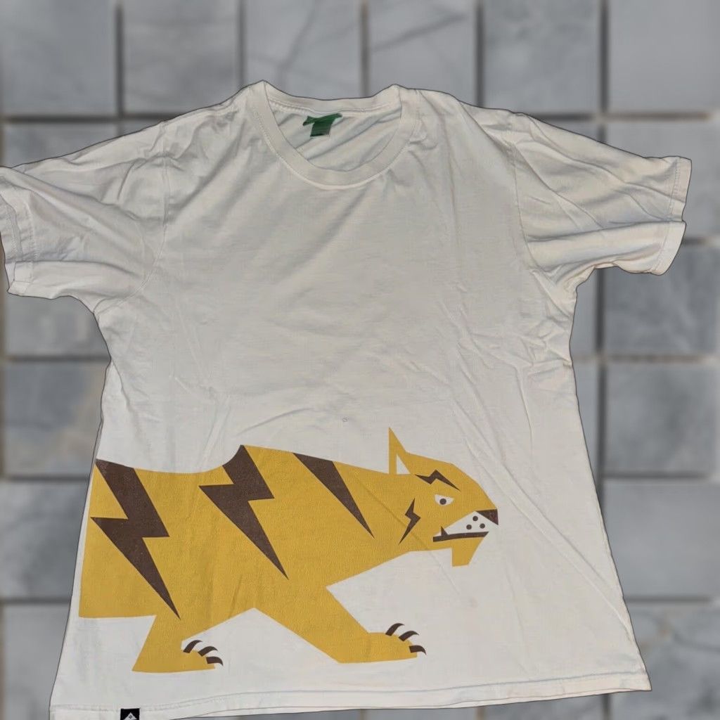 Vintage Lrg T Shirt Men White Large Wrap Around 22x28 Tiger Streetwear Hoodie, Sweatshirt | PodTeesHub.com