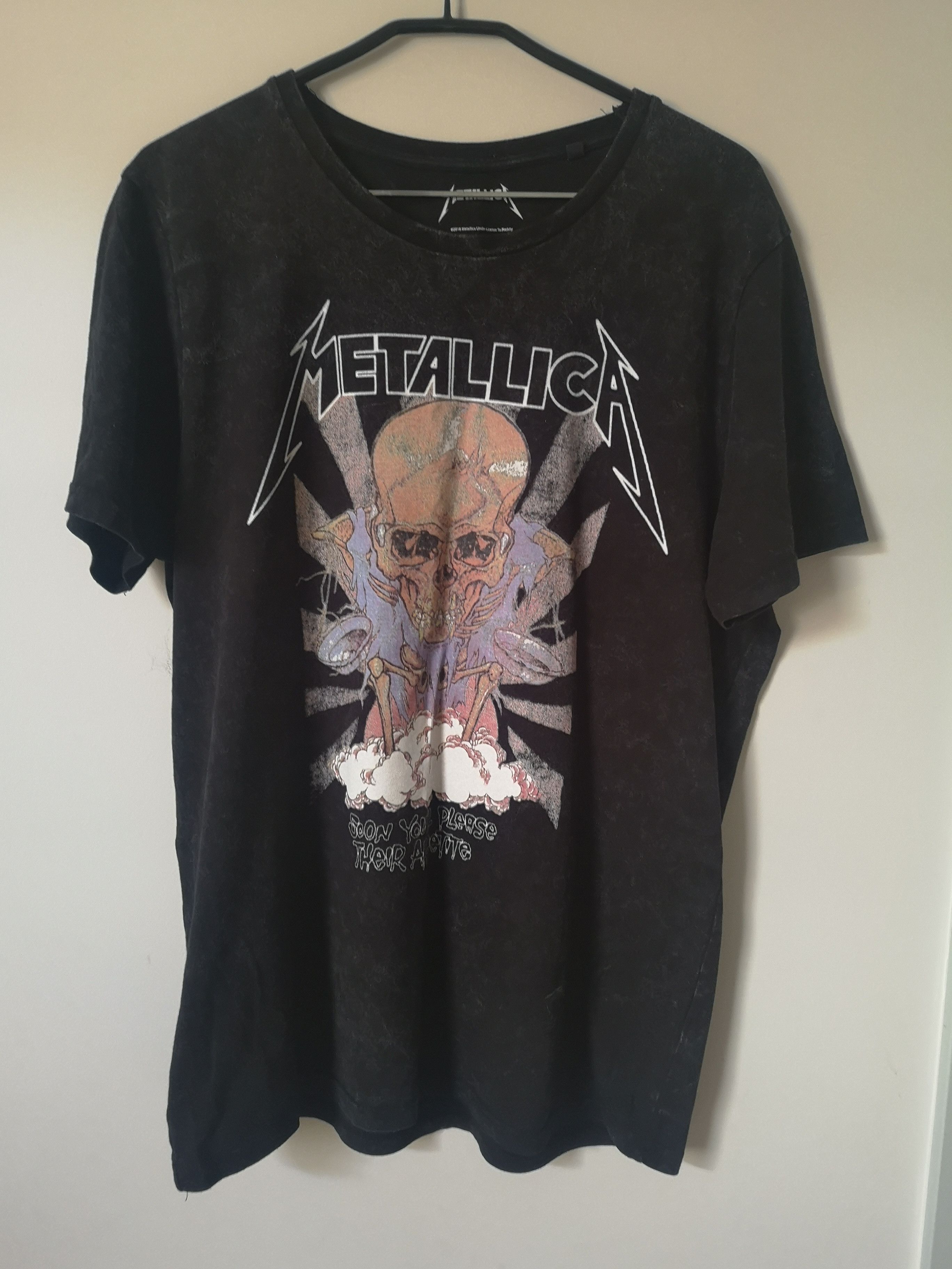 Metallica Metalica Size L T-Shirts, Hoodie, Sweatshirt